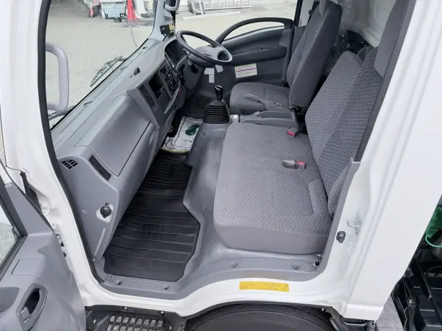 いすゞ エルフ 2PG-NPR88YN(2WD)の写真37
