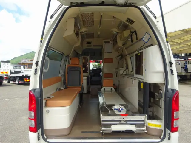 トヨタ ハイエース CBF-TRH226S(4WD)の写真8