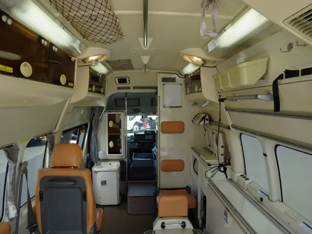 トヨタ ハイエース CBF-TRH226S(4WD)の写真15