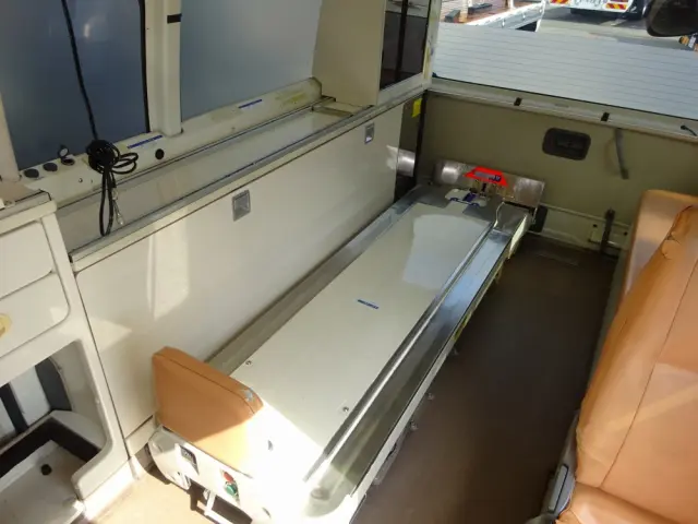 トヨタ ハイエース CBF-TRH226S(4WD)の写真17