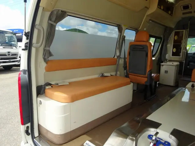 トヨタ ハイエース CBF-TRH226S(4WD)の写真18