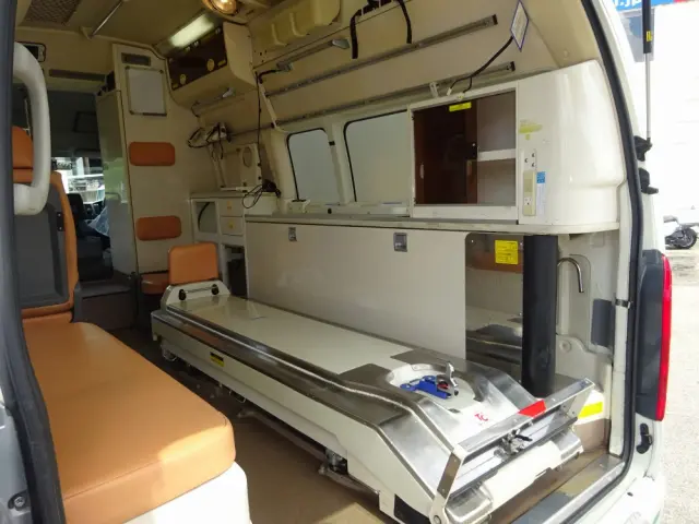 トヨタ ハイエース CBF-TRH226S(4WD)の写真19