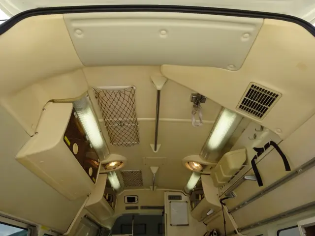 トヨタ ハイエース CBF-TRH226S(4WD)の写真20