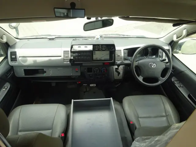 トヨタ ハイエース CBF-TRH226S(4WD)の写真35