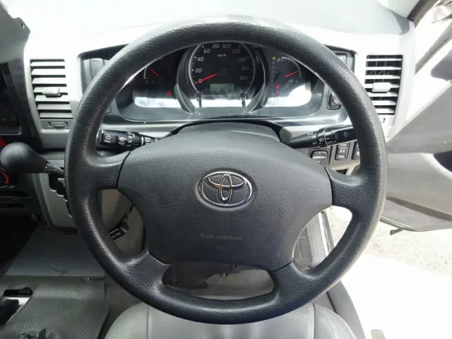 トヨタ ハイエース CBF-TRH226S(4WD)の写真36