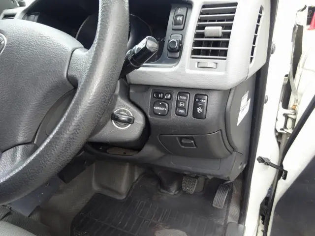 トヨタ ハイエース CBF-TRH226S(4WD)の写真37