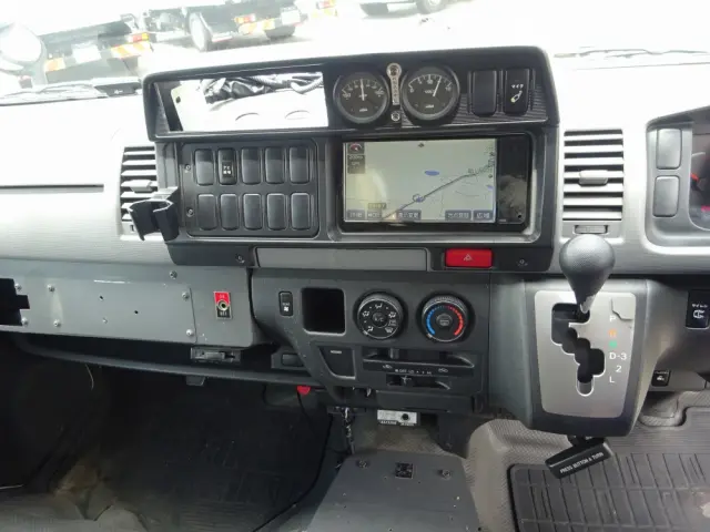トヨタ ハイエース CBF-TRH226S(4WD)の写真38