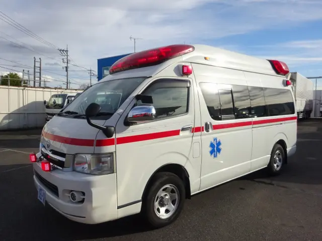 トヨタ ハイエース CBF-TRH226S(4WD)の写真1