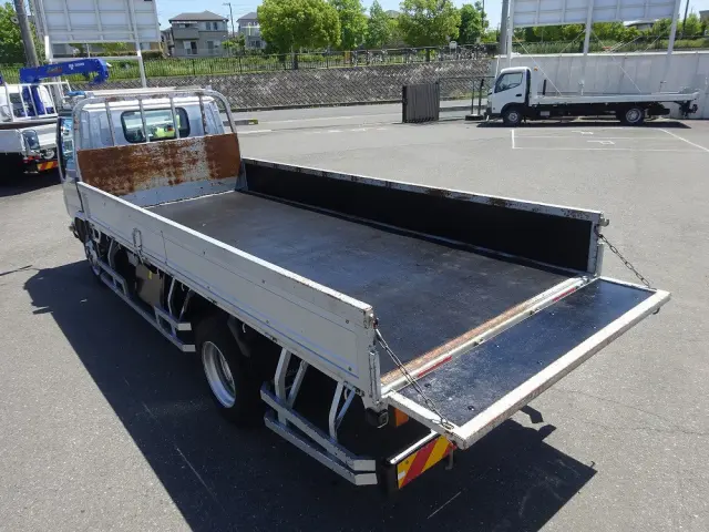 いすゞ エルフ 2RG-NKR88R(2WD)の写真13