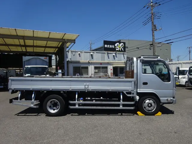 いすゞ エルフ 2RG-NKR88R(2WD)の写真14