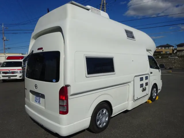 トヨタ ハイエース CBF-TRH221K(2WD)の写真2