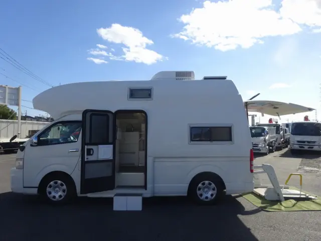 トヨタ ハイエース CBF-TRH221K(2WD)の写真7