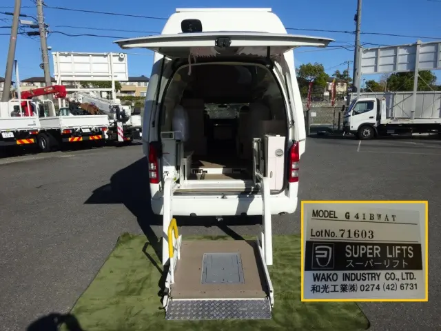 トヨタ ハイエース CBF-TRH221K(2WD)の写真11