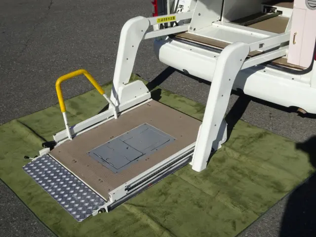 トヨタ ハイエース CBF-TRH221K(2WD)の写真12