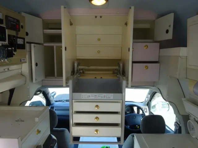 トヨタ ハイエース CBF-TRH221K(2WD)の写真26