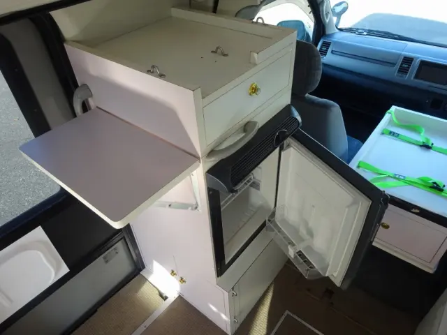 トヨタ ハイエース CBF-TRH221K(2WD)の写真27