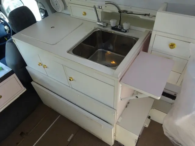 トヨタ ハイエース CBF-TRH221K(2WD)の写真28