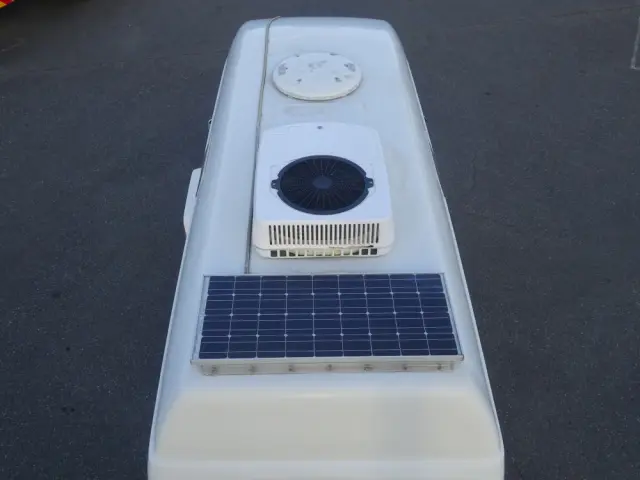 トヨタ ハイエース CBF-TRH221K(2WD)の写真40