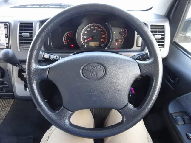 トヨタ ハイエース CBF-TRH221K(2WD)の写真44
