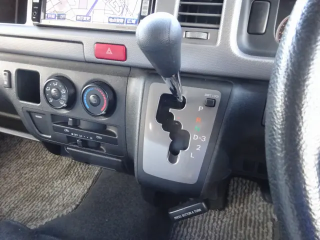 トヨタ ハイエース CBF-TRH221K(2WD)の写真45