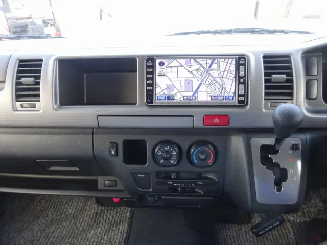 トヨタ ハイエース CBF-TRH221K(2WD)の写真46