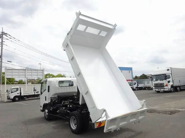 いすゞ エルフ 2PG-NPR88YN(2WD)の写真6