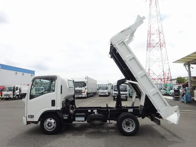 いすゞ エルフ 2PG-NPR88YN(2WD)の写真7