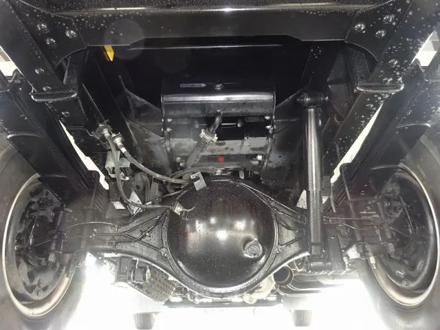 いすゞ エルフ 2PG-NPR88YN(2WD)の写真9