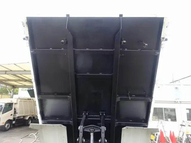 いすゞ エルフ 2PG-NPR88YN(2WD)の写真19