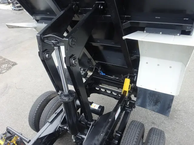 いすゞ エルフ 2PG-NPR88YN(2WD)の写真22