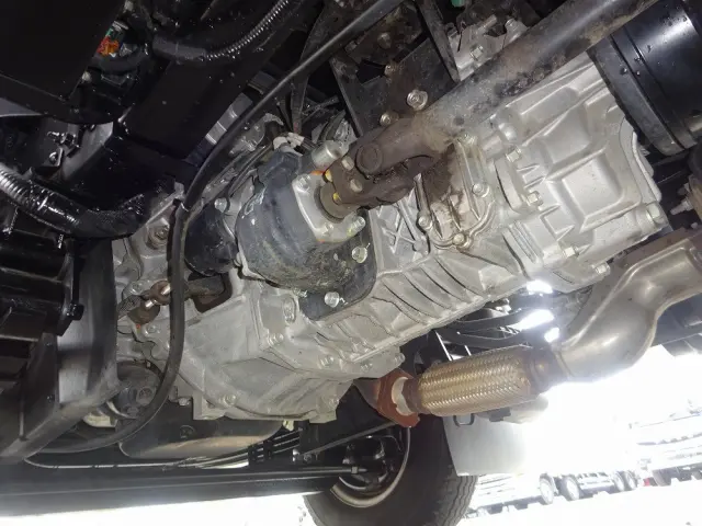 いすゞ エルフ 2PG-NPR88YN(2WD)の写真28