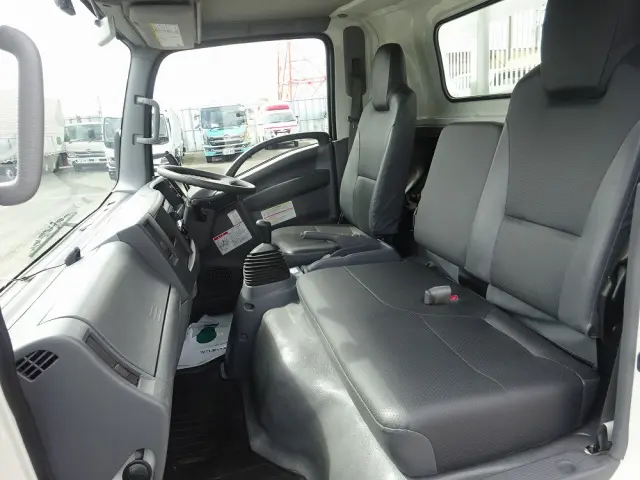 いすゞ エルフ 2PG-NPR88YN(2WD)の写真33