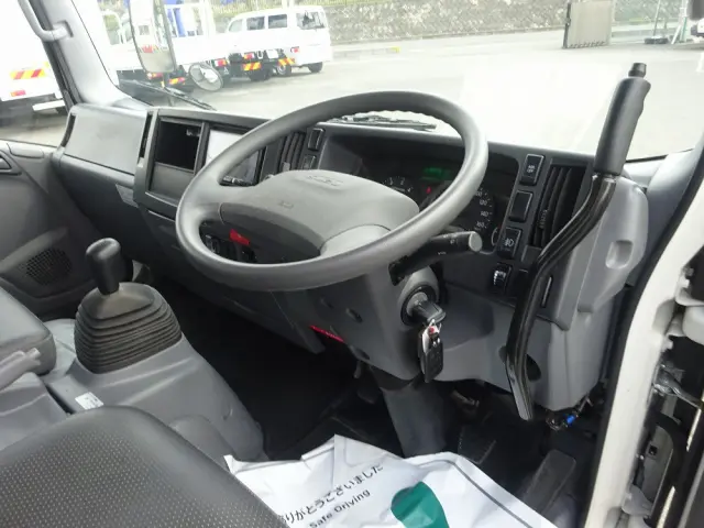 いすゞ エルフ 2PG-NPR88YN(2WD)の写真38