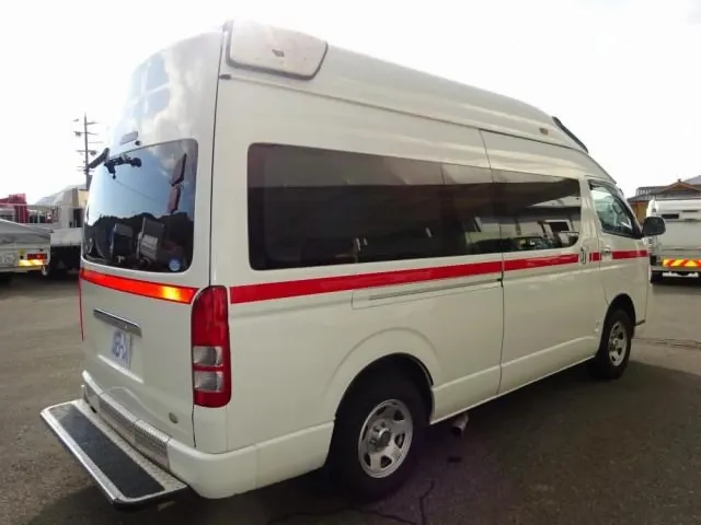 トヨタ ハイエース CBF-TRH226S(4WD)の写真2