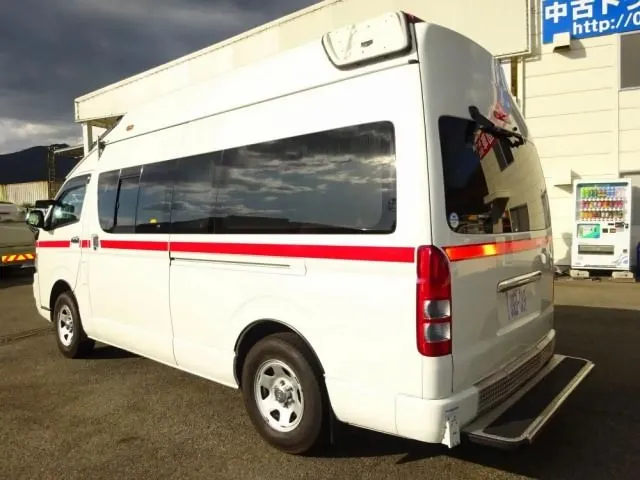 トヨタ ハイエース CBF-TRH226S(4WD)の写真6