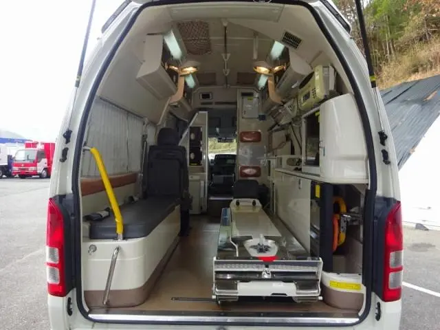 トヨタ ハイエース CBF-TRH226S(4WD)の写真9