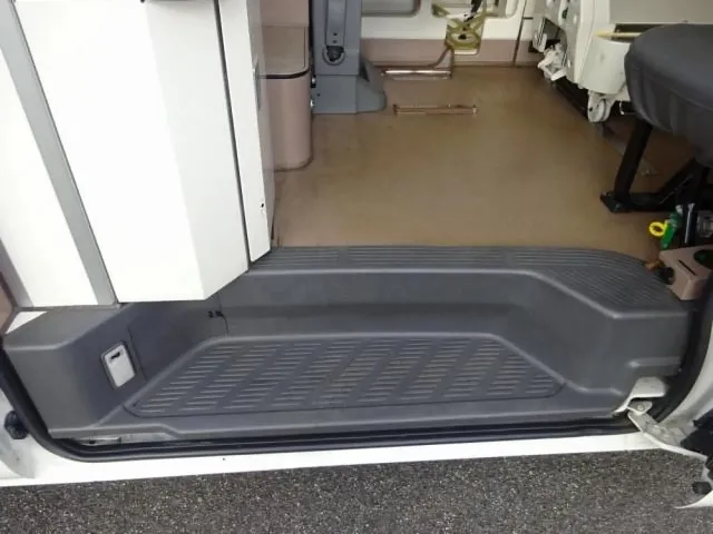 トヨタ ハイエース CBF-TRH226S(4WD)の写真23