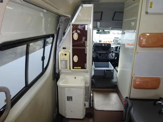 トヨタ ハイエース CBF-TRH226S(4WD)の写真24