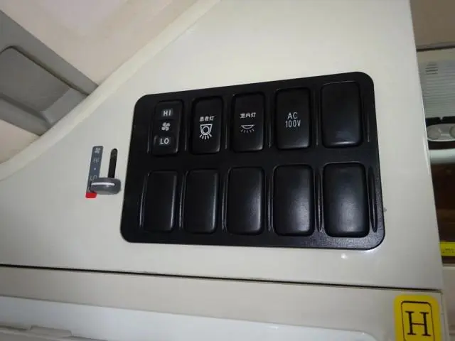 トヨタ ハイエース CBF-TRH226S(4WD)の写真26