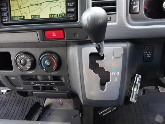 トヨタ ハイエース CBF-TRH226S(4WD)の写真33