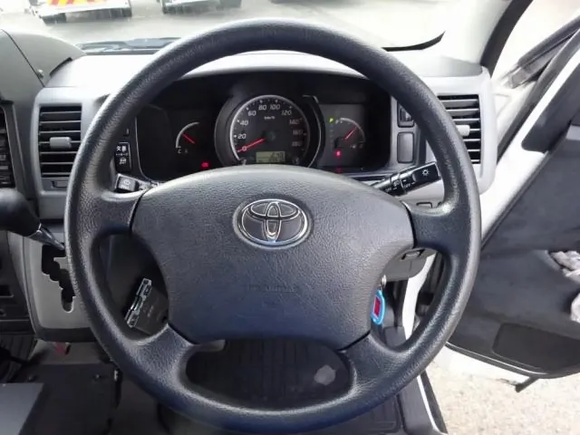 トヨタ ハイエース CBF-TRH226S(4WD)の写真34