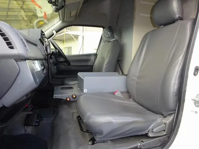 トヨタ ハイエース CBF-TRH226S(4WD)の写真36