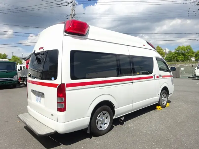 トヨタ ハイエース CBF-TRH226S(4WD)の写真2