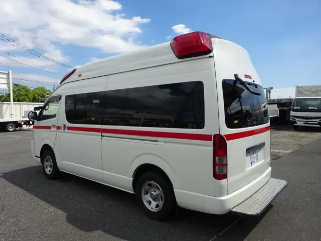 トヨタ ハイエース CBF-TRH226S(4WD)の写真6