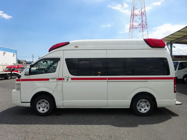 トヨタ ハイエース CBF-TRH226S(4WD)の写真9