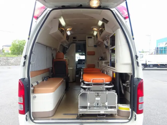 トヨタ ハイエース CBF-TRH226S(4WD)の写真12