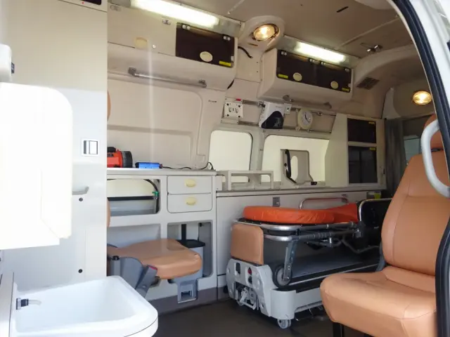 トヨタ ハイエース CBF-TRH226S(4WD)の写真17