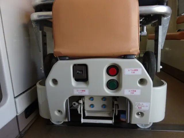 トヨタ ハイエース CBF-TRH226S(4WD)の写真20