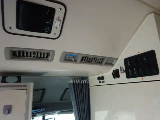 トヨタ ハイエース CBF-TRH226S(4WD)の写真22