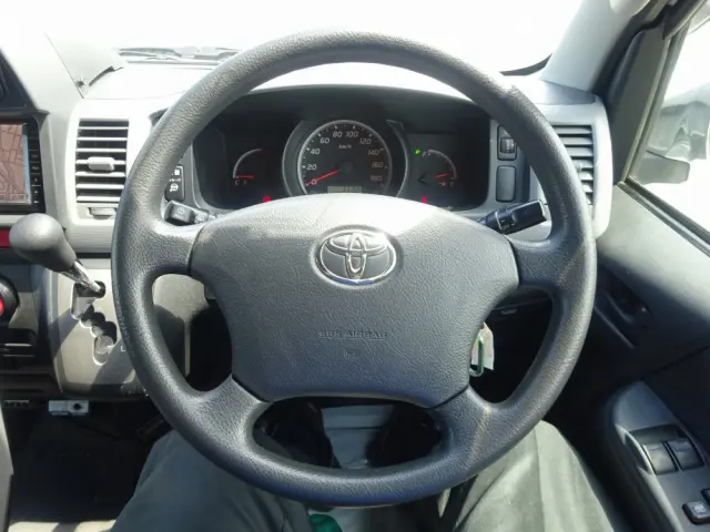 トヨタ ハイエース CBF-TRH226S(4WD)の写真35